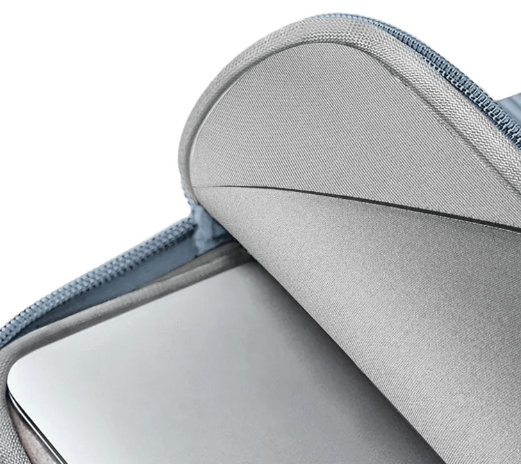 Uniq Cyprus Ridge Edition Neoprene Laptop sleeve для MacBook 15/16, Sky Blue (CYPRUSRE(15)-SKYBLUE)