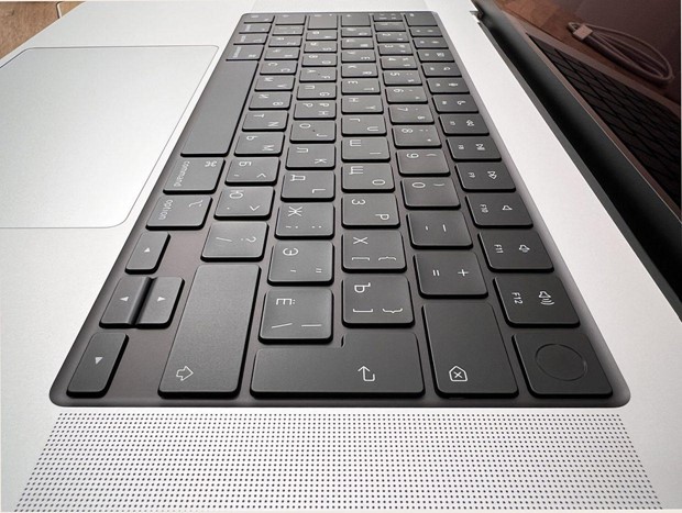 Клавиатура MacBook Pro 2021